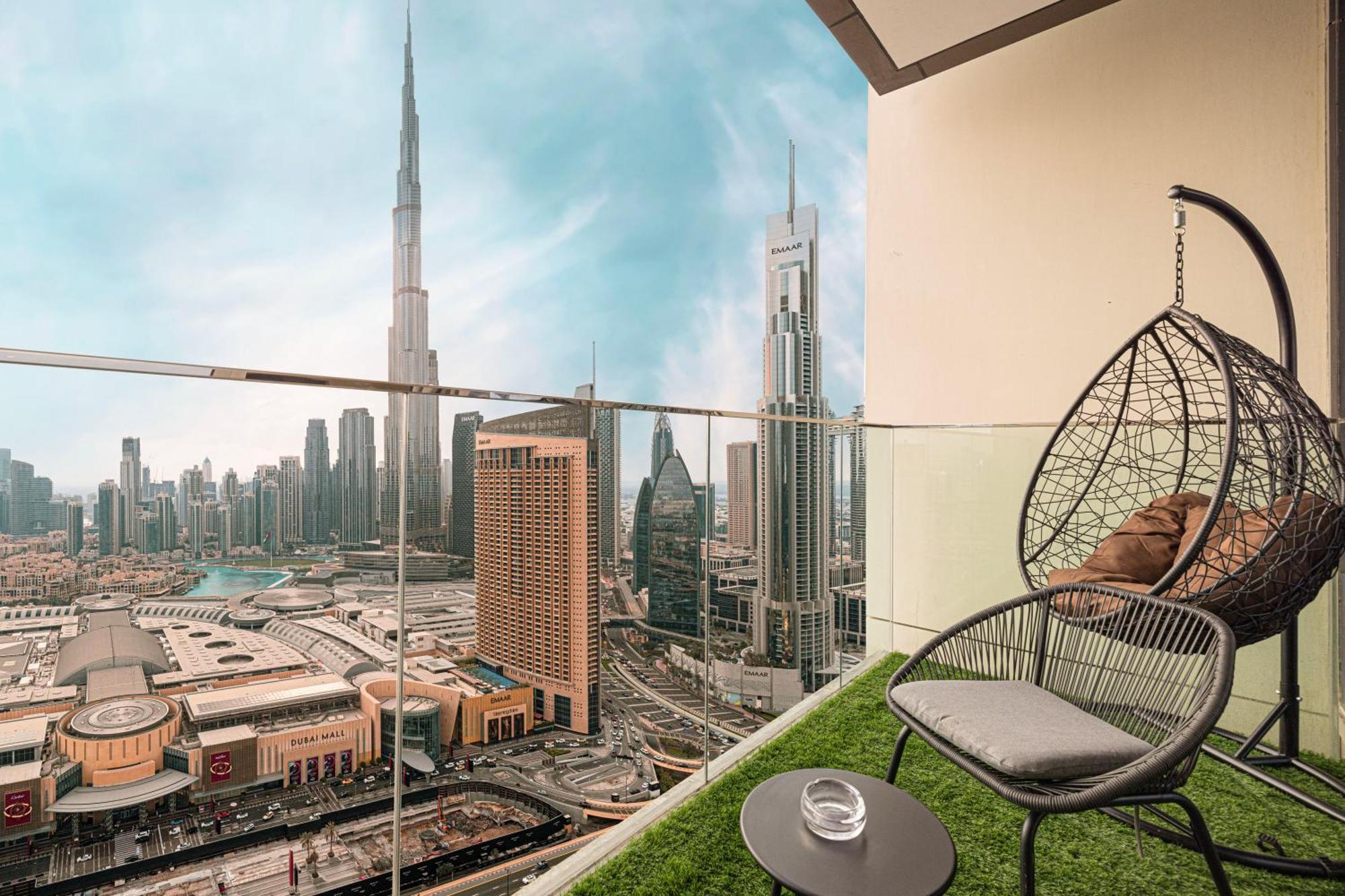 Stunning Burj Views New Luxe 2br Mall Access Apartment *