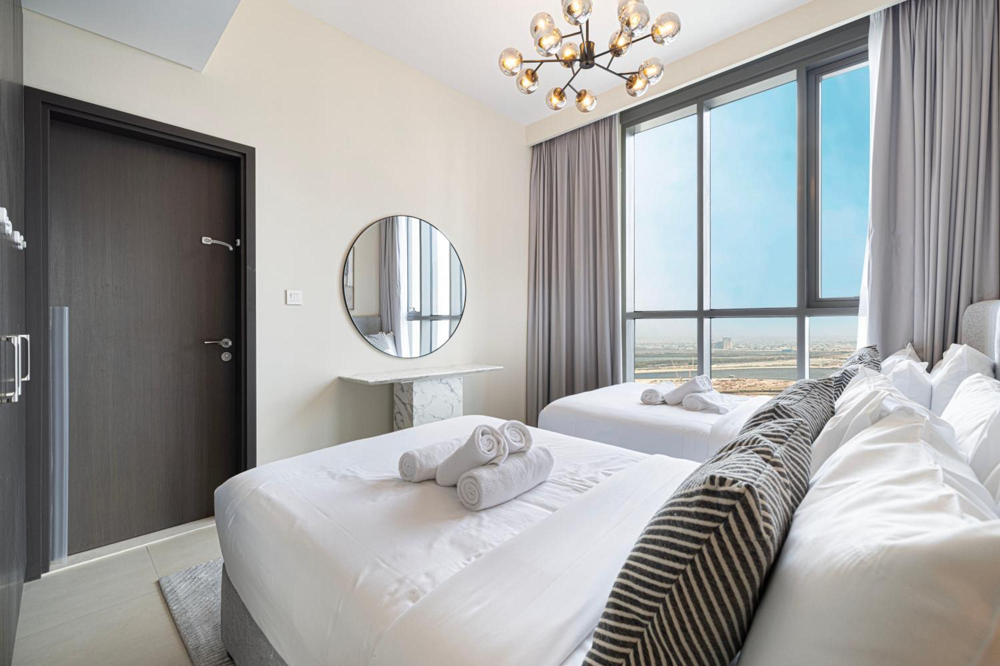 Stunning Burj Views New Luxe 2br Mall Access Dubai